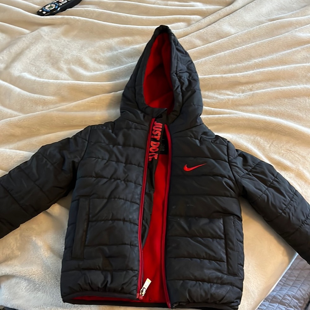 Boys bike jacket size 3-4 T excellent condition . Smoke free / pet free home